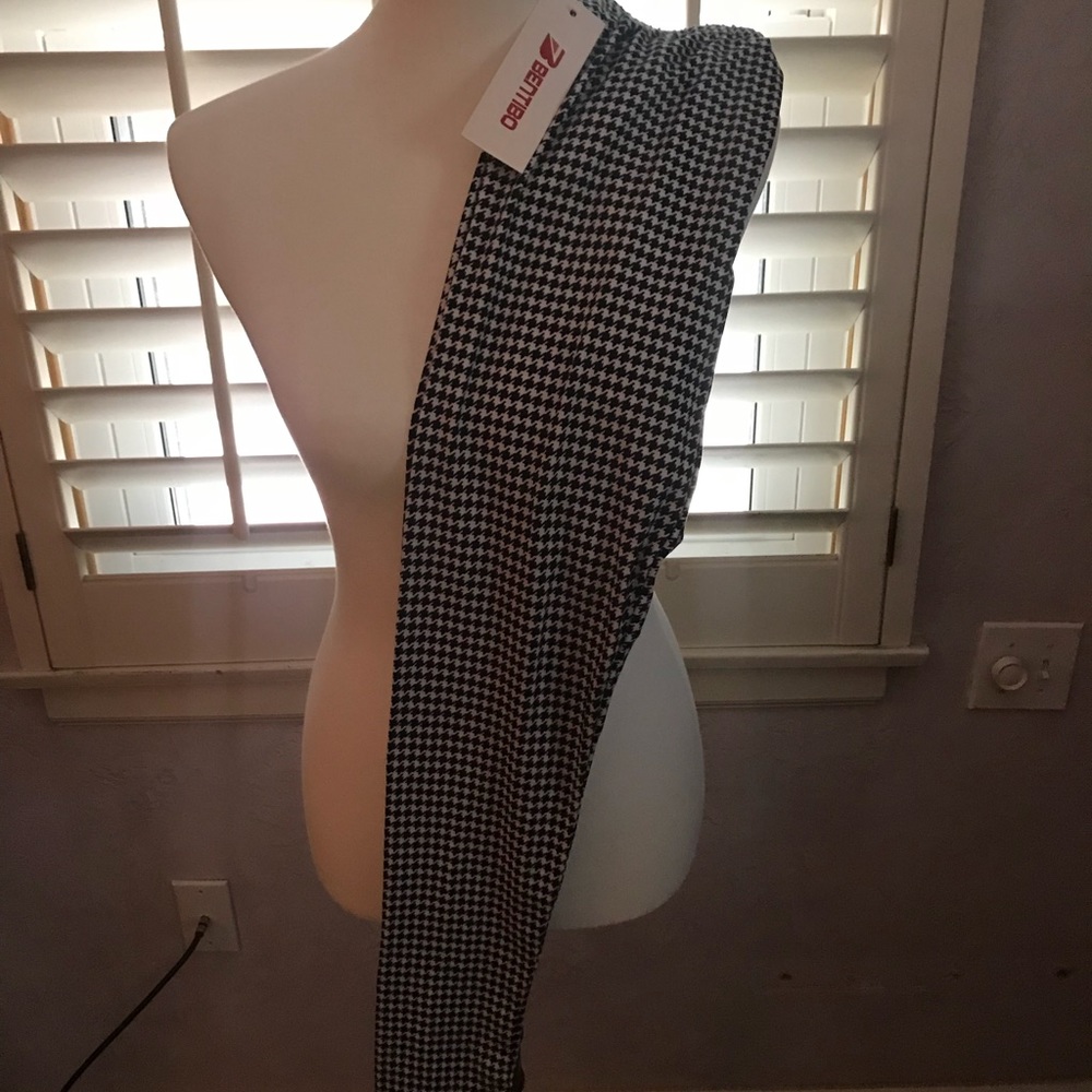 Hounds tooth leggings NWT